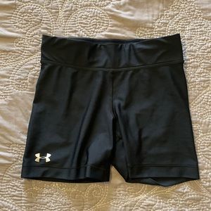 Womens Under Armour bike shorts - size medium